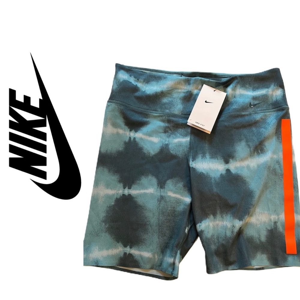 Nike Dri-FIT One Luxe NWT Large
Women's 7" Mid-Rise Printed Training Shorts